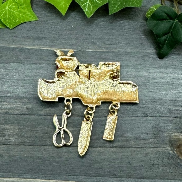 🌻 Enamel School Stationary Brooch - Picture 2 of 7